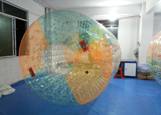 중국 옥외 바닷물 공원을 위한 다채로운 0.8mm PVC 팽창식 물 롤러 공 협력 업체