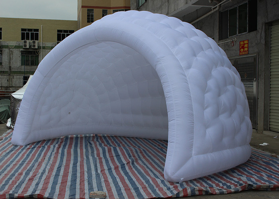 중국 5.5mL x 4.5mH 백색 옥외 팽창식 천막, 뒤뜰을 위한 팽창식 돔 천막 협력 업체