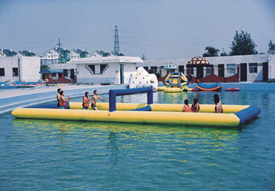 중국 호수 물을 위한 팽창식 물 게임 배구 스포츠 게임은 주차합니다 협력 업체